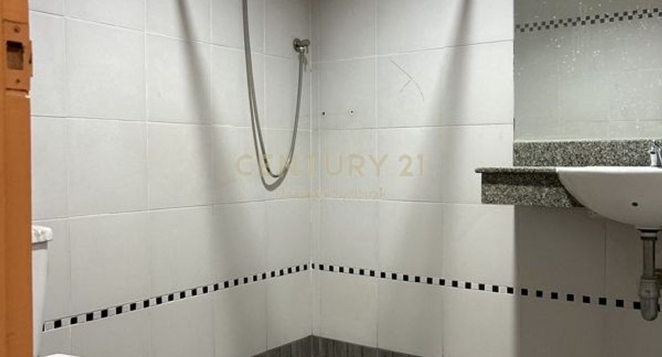 For rent and for sale studio townhouse in Wang Thonglang, Bangkok