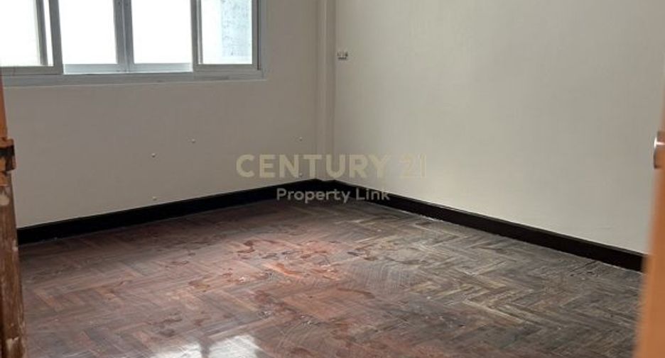 For rent and for sale studio townhouse in Wang Thonglang, Bangkok