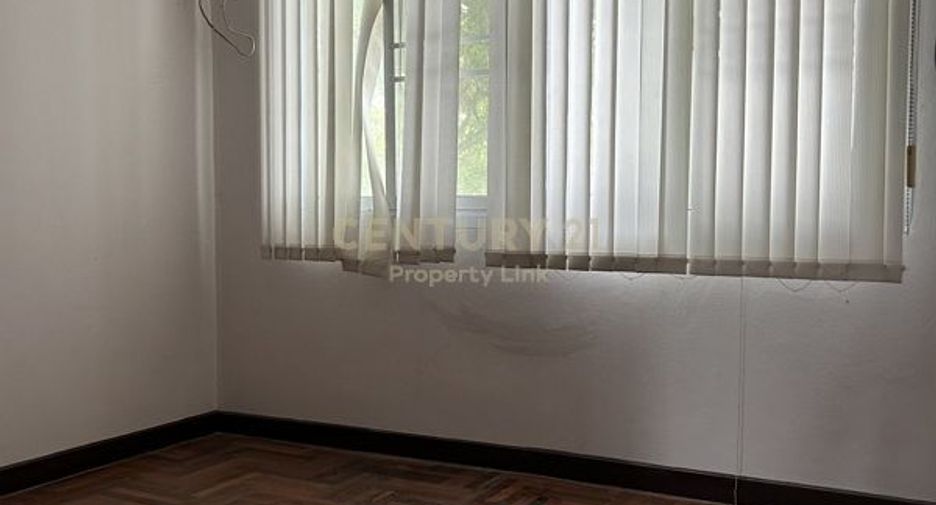 For rent and for sale studio townhouse in Wang Thonglang, Bangkok