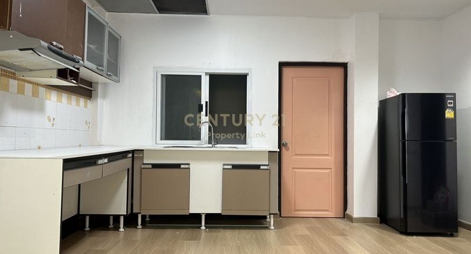 For rent and for sale studio townhouse in Wang Thonglang, Bangkok