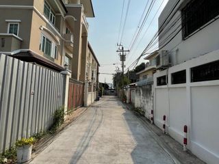 For rent land in Yan Nawa, Bangkok