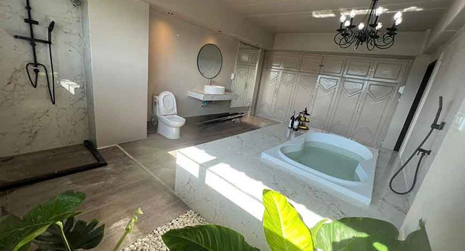 À vendre 4 chambres maison de ville à Mueang Chiang Mai, Chiang Mai