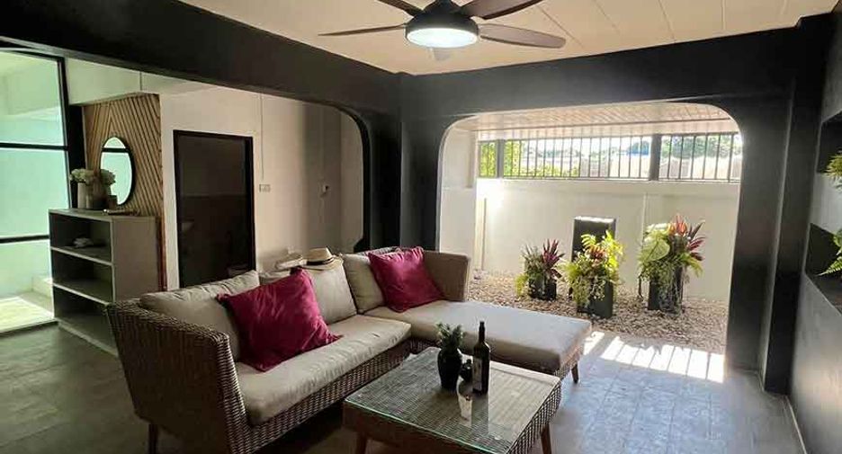 À vendre 4 chambres maison de ville à Mueang Chiang Mai, Chiang Mai