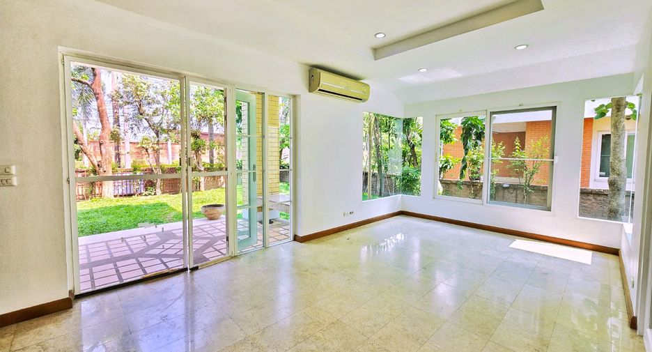 For sale 4 bedrooms house in Taling Chan, Bangkok