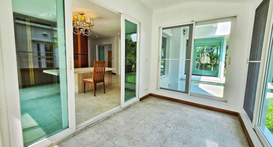 For sale 4 bedrooms house in Taling Chan, Bangkok