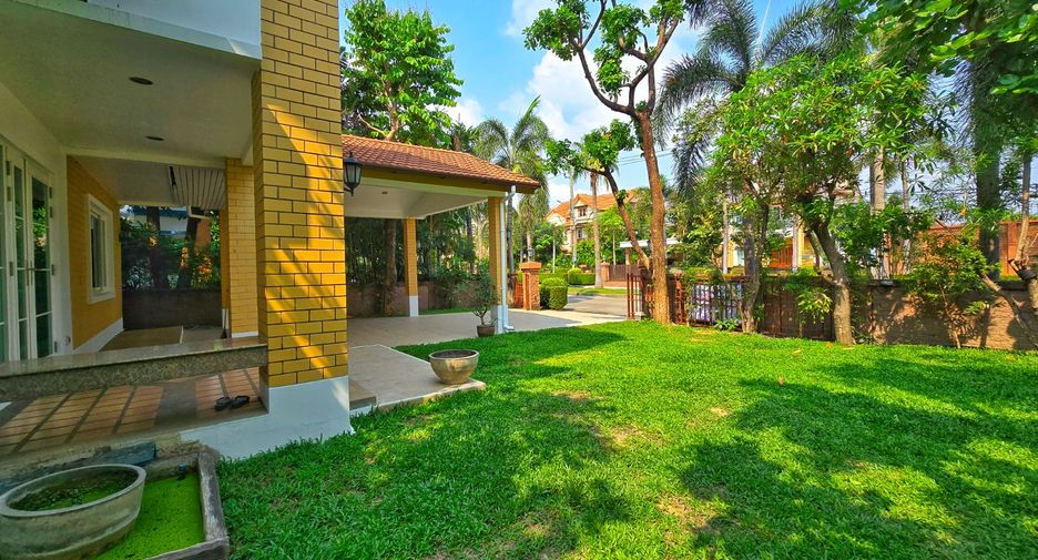 For sale 4 bedrooms house in Taling Chan, Bangkok