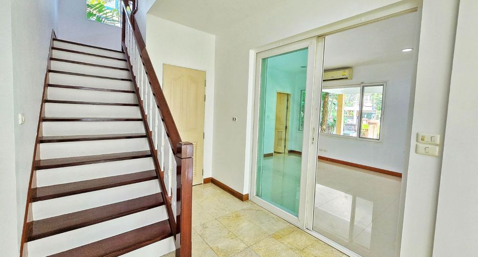 For sale 4 bedrooms house in Taling Chan, Bangkok