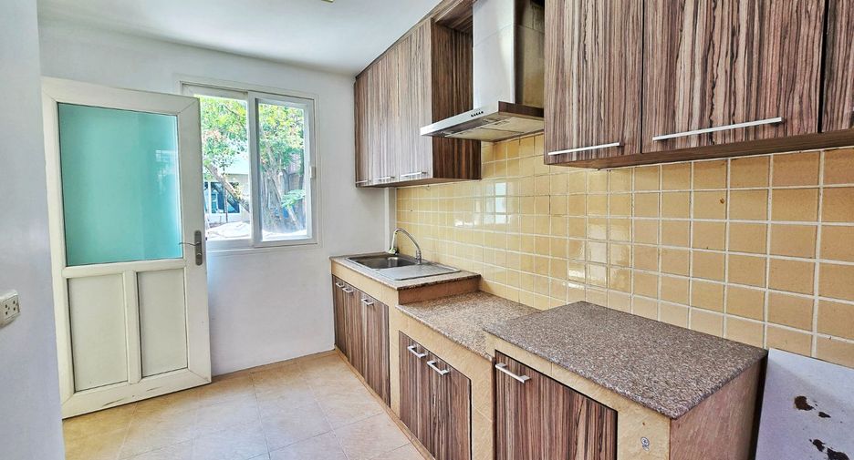 For sale 4 bedrooms house in Taling Chan, Bangkok