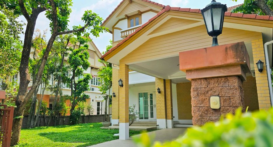 For sale 4 bedrooms house in Taling Chan, Bangkok