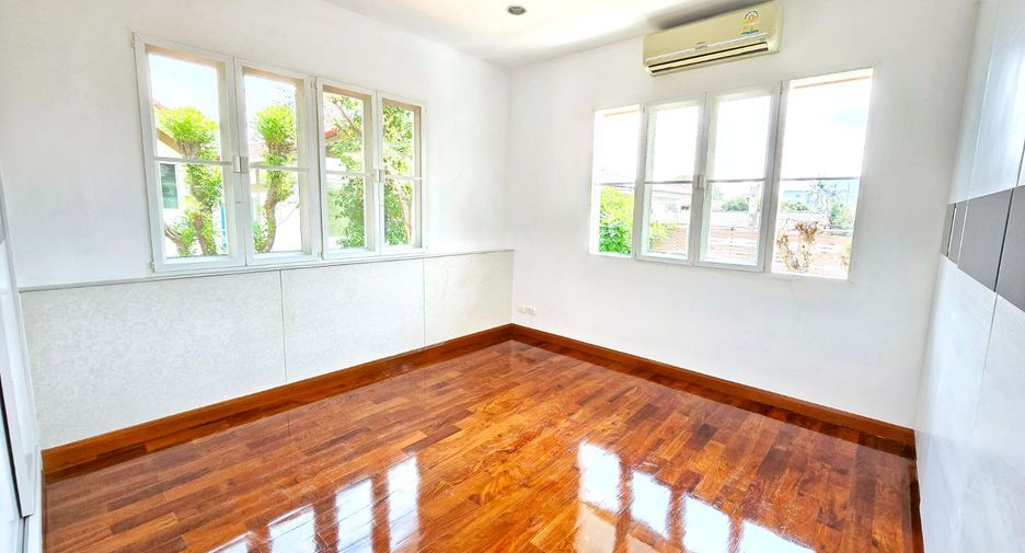 For sale 4 bedrooms house in Taling Chan, Bangkok