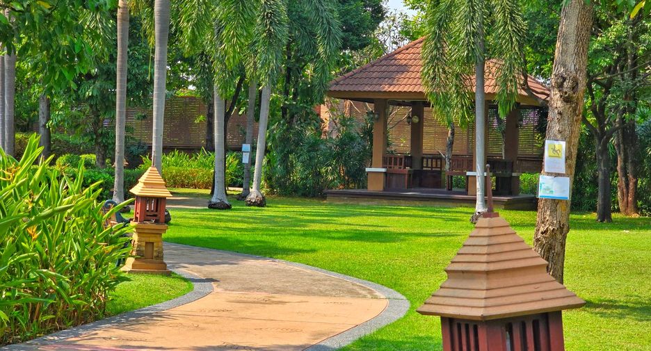 For sale 4 bedrooms house in Taling Chan, Bangkok