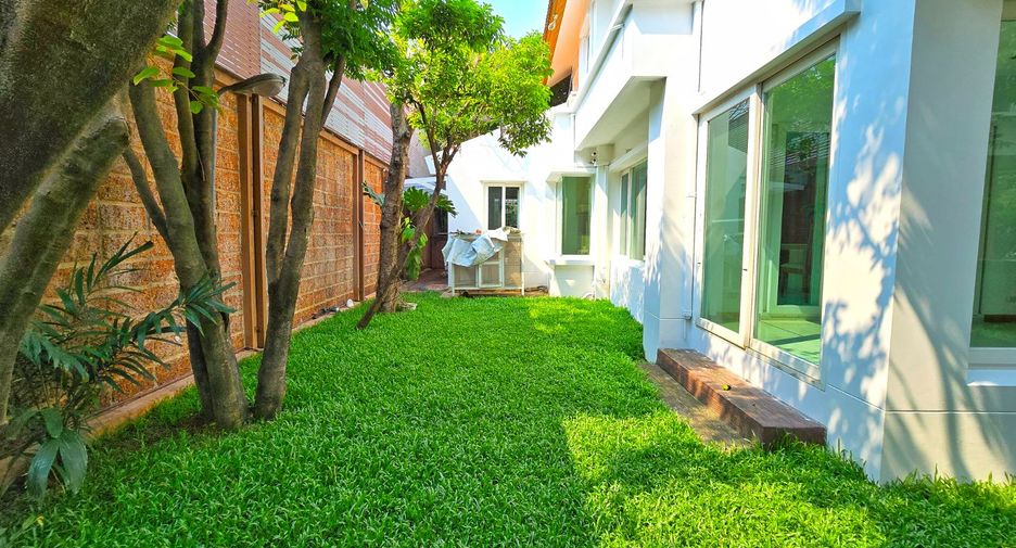 For sale 4 bedrooms house in Taling Chan, Bangkok
