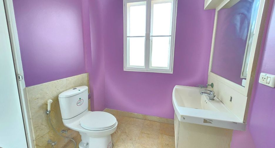 For sale 4 bedrooms house in Taling Chan, Bangkok