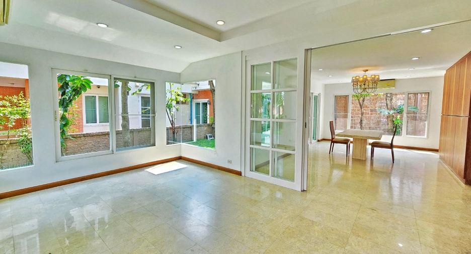 For sale 4 bedrooms house in Taling Chan, Bangkok