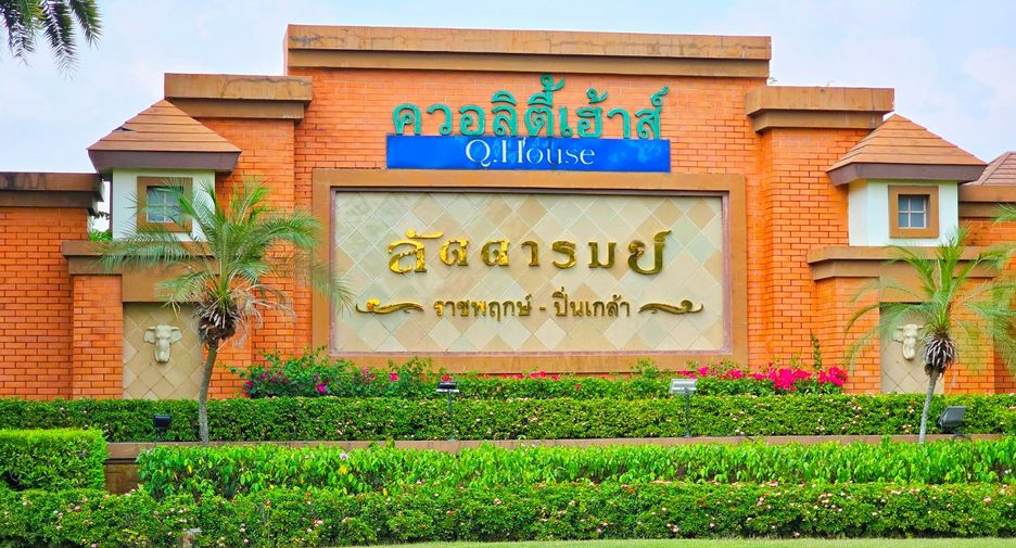 For sale 4 bedrooms house in Taling Chan, Bangkok