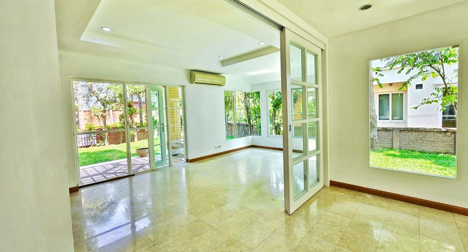 For sale 4 bedrooms house in Taling Chan, Bangkok