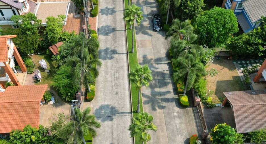For sale 4 bedrooms house in Taling Chan, Bangkok