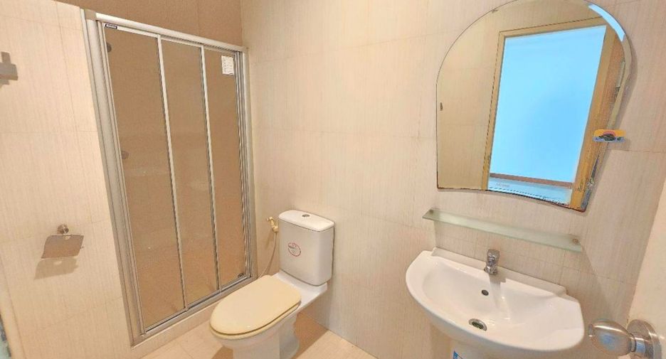 For sale 4 bedrooms house in Taling Chan, Bangkok