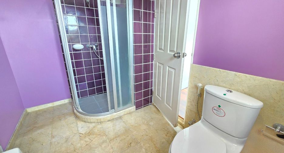 For sale 4 bedrooms house in Taling Chan, Bangkok