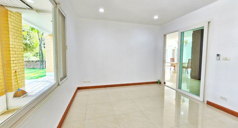 For sale 4 bedrooms house in Taling Chan, Bangkok