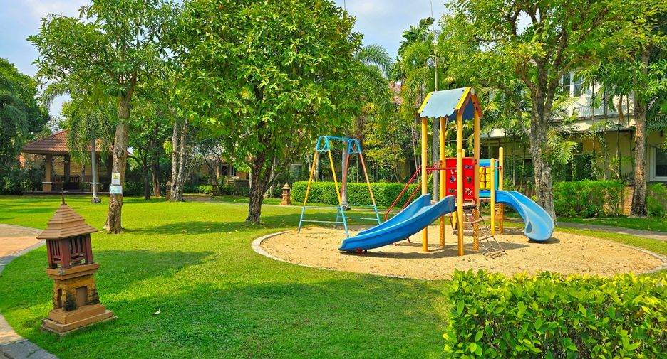 For sale 4 bedrooms house in Taling Chan, Bangkok