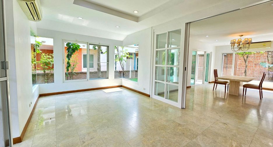 For sale 4 bedrooms house in Taling Chan, Bangkok