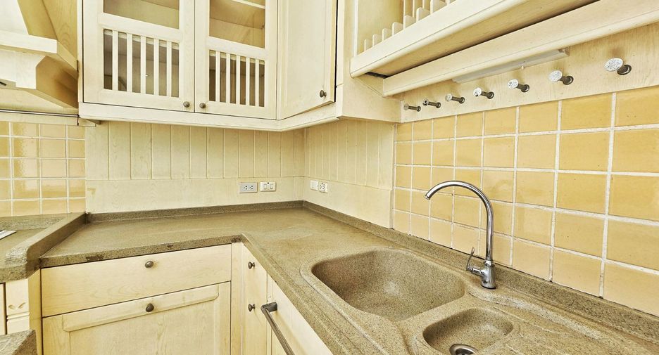 For sale 4 bedrooms house in Taling Chan, Bangkok