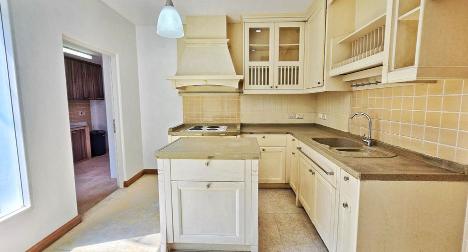 For sale 4 bedrooms house in Taling Chan, Bangkok