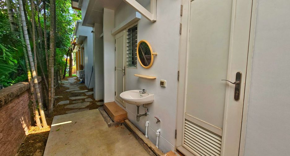 For sale 4 bedrooms house in Taling Chan, Bangkok