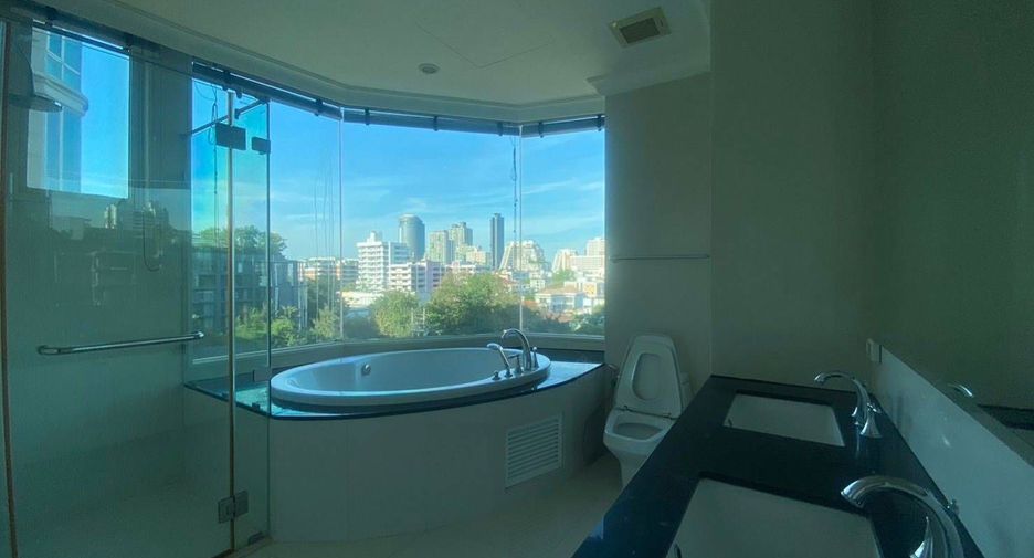 For rent 3 bedrooms condo in Watthana, Bangkok