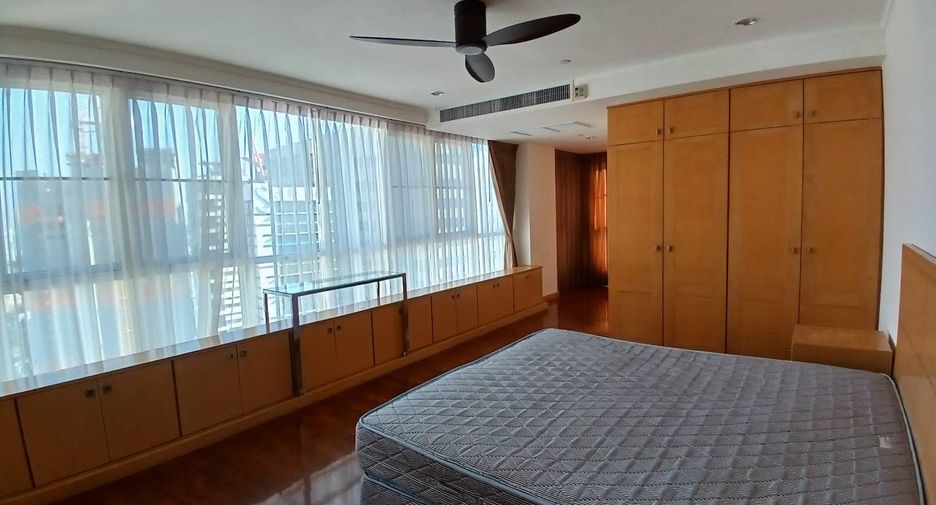 À louer 4 chambres condo à Khlong Toei, Bangkok