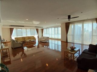 For rent 4 bedrooms condo in Khlong Toei, Bangkok