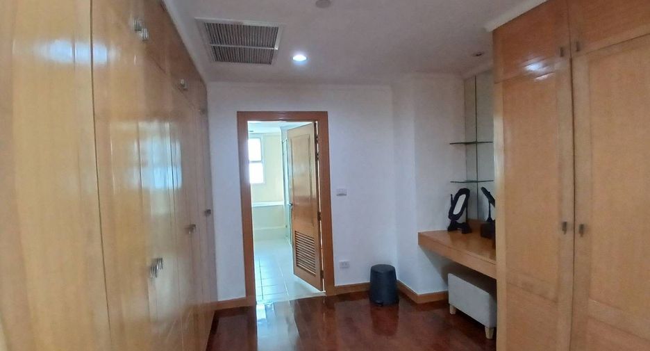 À louer 4 chambres condo à Khlong Toei, Bangkok