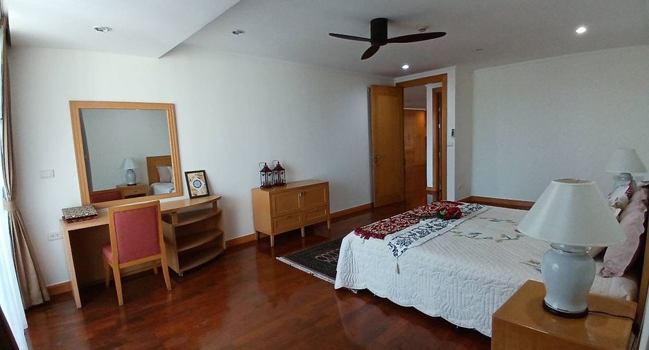 À louer 4 chambres condo à Khlong Toei, Bangkok