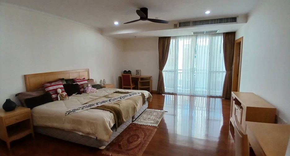 À louer 4 chambres condo à Khlong Toei, Bangkok