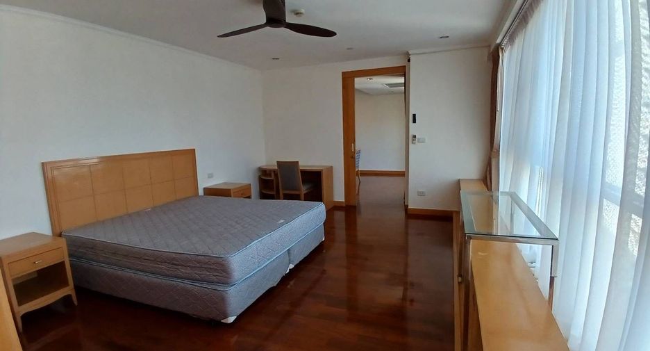 À louer 4 chambres condo à Khlong Toei, Bangkok