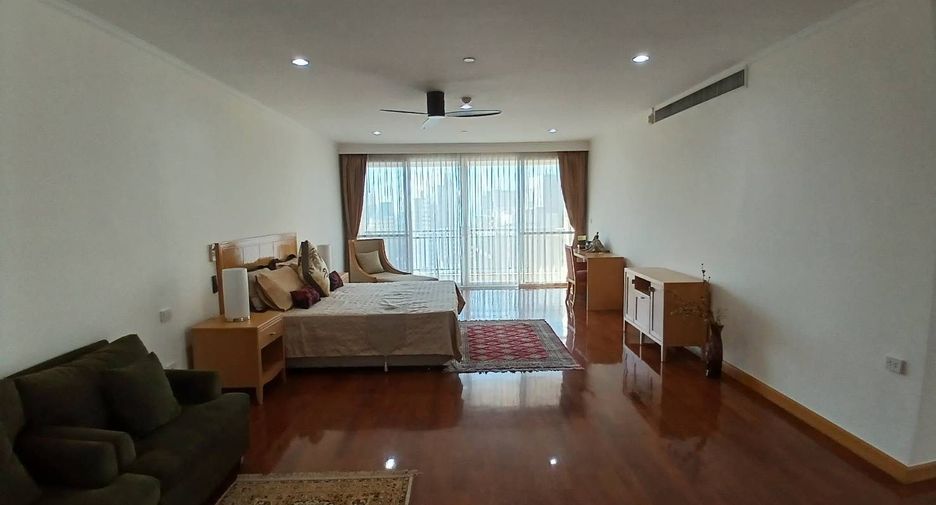 À louer 4 chambres condo à Khlong Toei, Bangkok