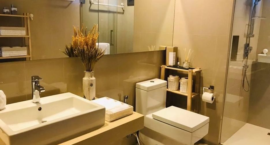 For sale 2 bedrooms condo in Khlong Toei, Bangkok