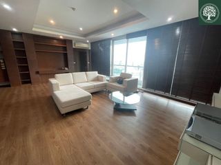 Condo en alquiler de 3 habitaciones en Sathon, Bangkok