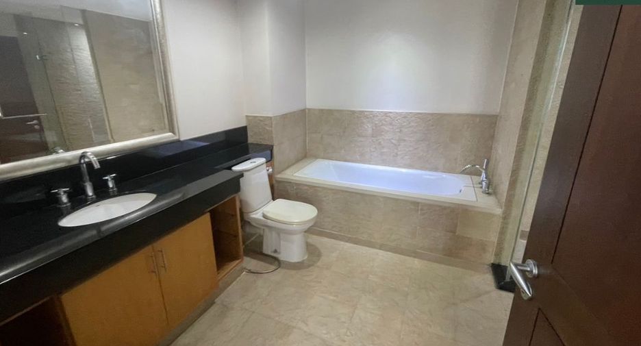 Condo en alquiler de 3 habitaciones en Sathon, Bangkok