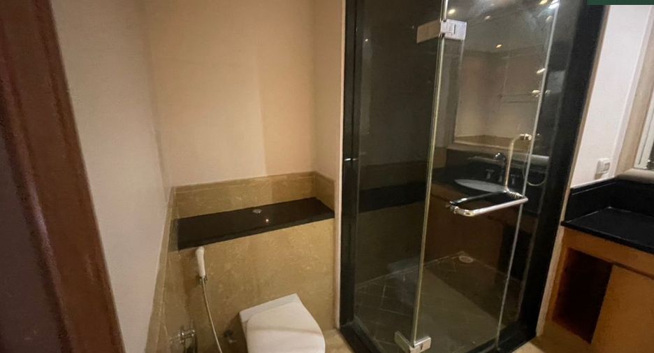 Condo en alquiler de 3 habitaciones en Sathon, Bangkok