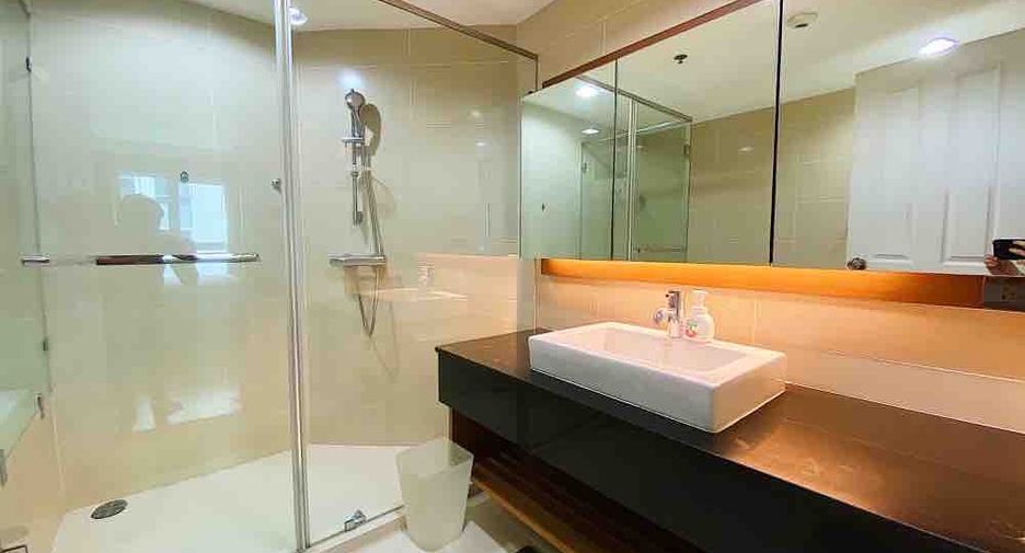 For rent and for sale 2 bedrooms apartment in Huai Khwang, Bangkok