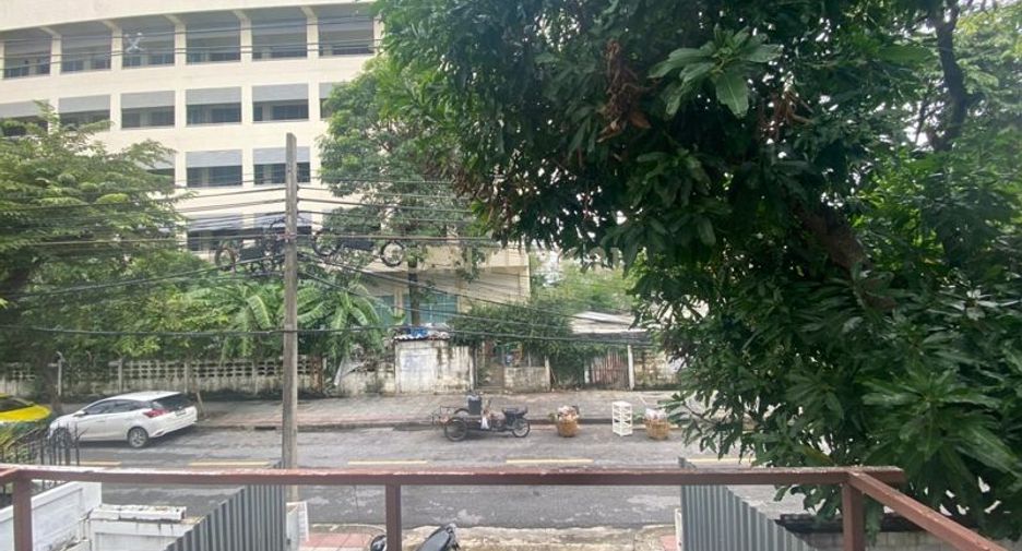For rent 2 bedrooms house in Sathon, Bangkok