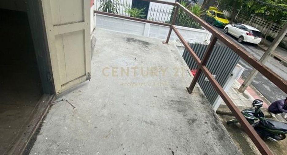 For rent 2 bedrooms house in Sathon, Bangkok
