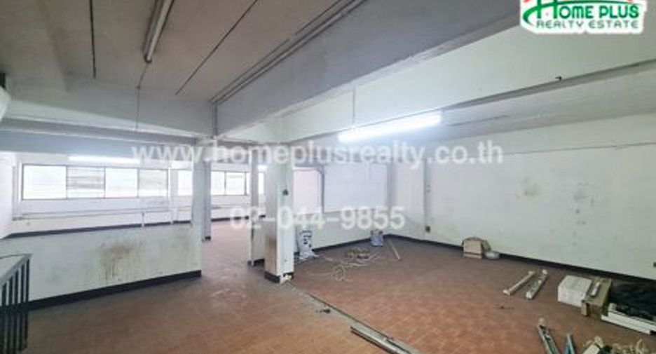 For sale retail Space in Thawi Watthana, Bangkok
