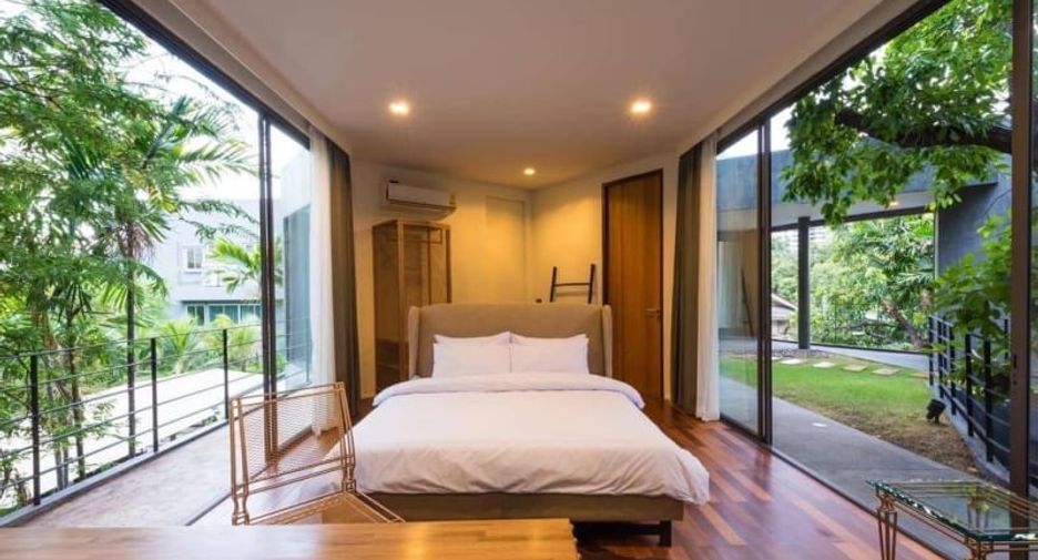 For sale 7 bed house in Khlong Toei, Bangkok