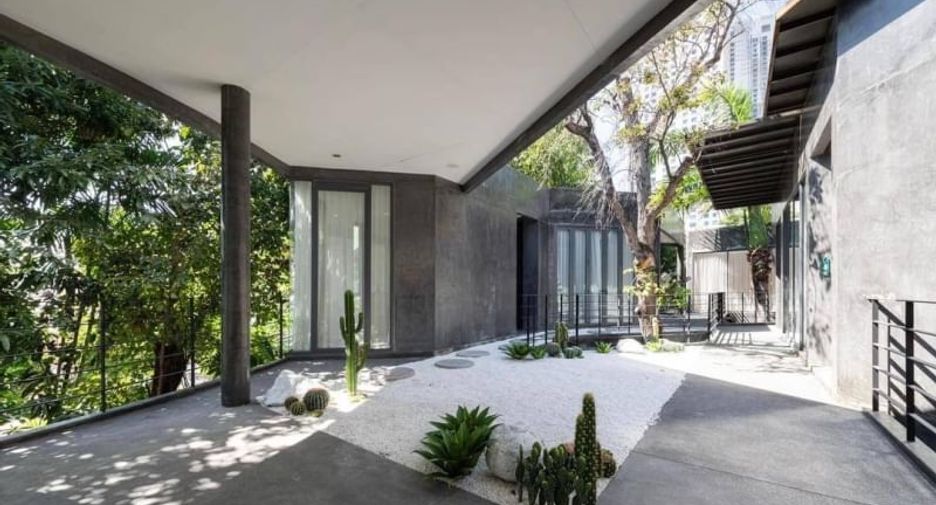 For sale 7 ベッドルーム house in Khlong Toei, Bangkok