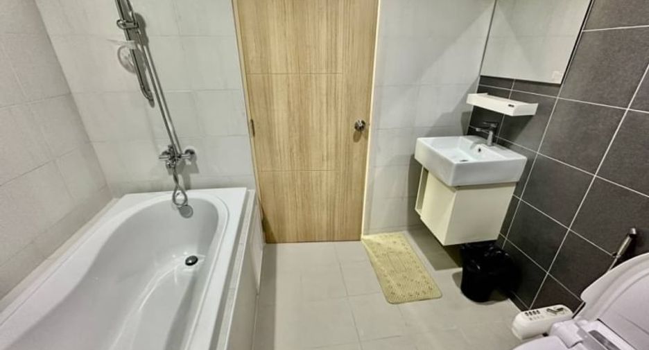 For rent and for sale 1 bed condo in Si Racha, Chonburi