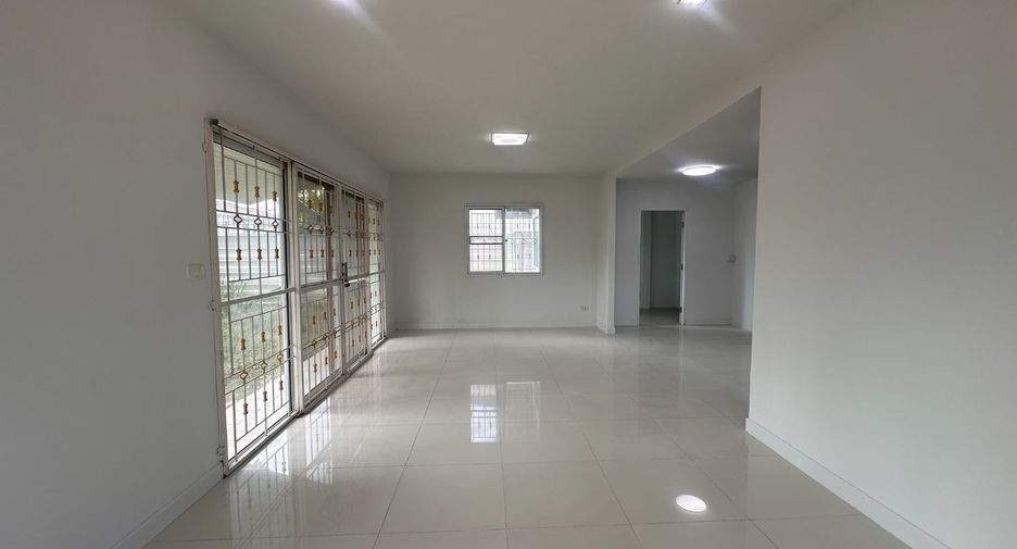 Продажа 3 спальни дом в Mueang Chon Buri, Чонбури