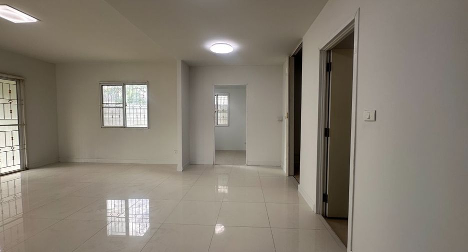 Продажа 3 спальни дом в Mueang Chon Buri, Чонбури